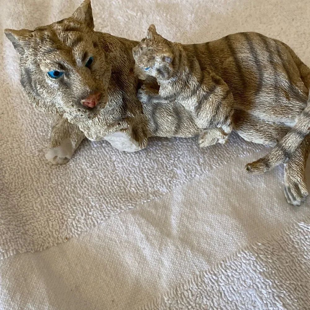 Momma Tiger & Baby